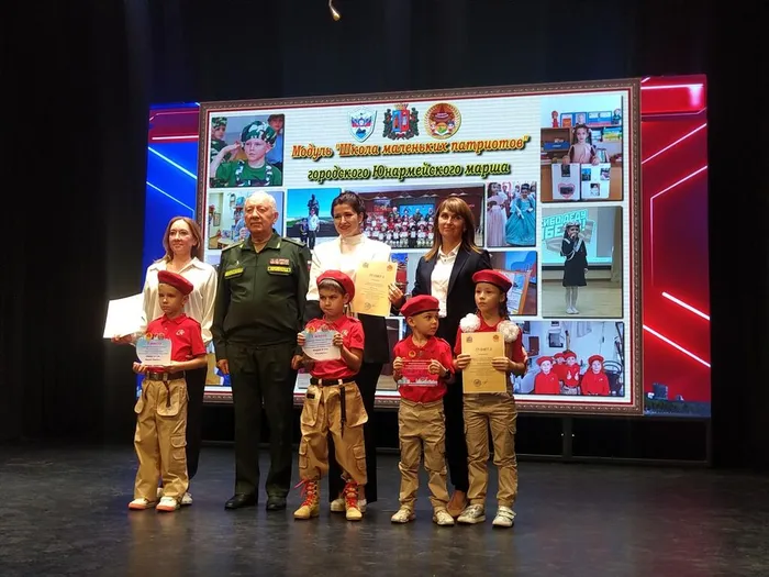 Фото с награждения городского конкурса отряда Гордость России
